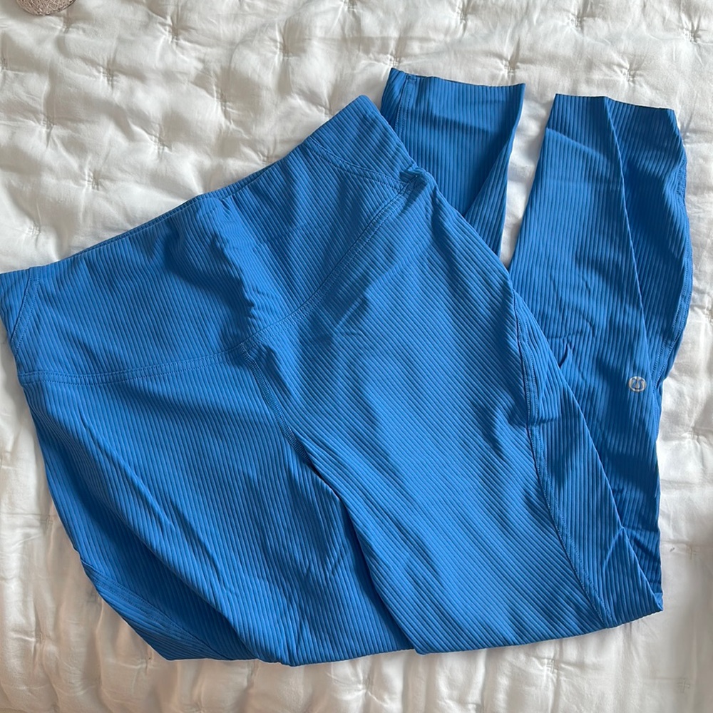 blue lululemon ribbed align leggings